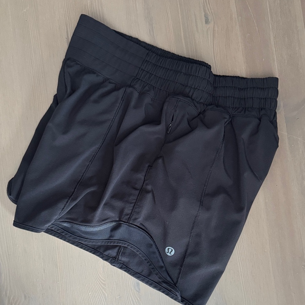 lululemon athletics hotty hot 4” short black